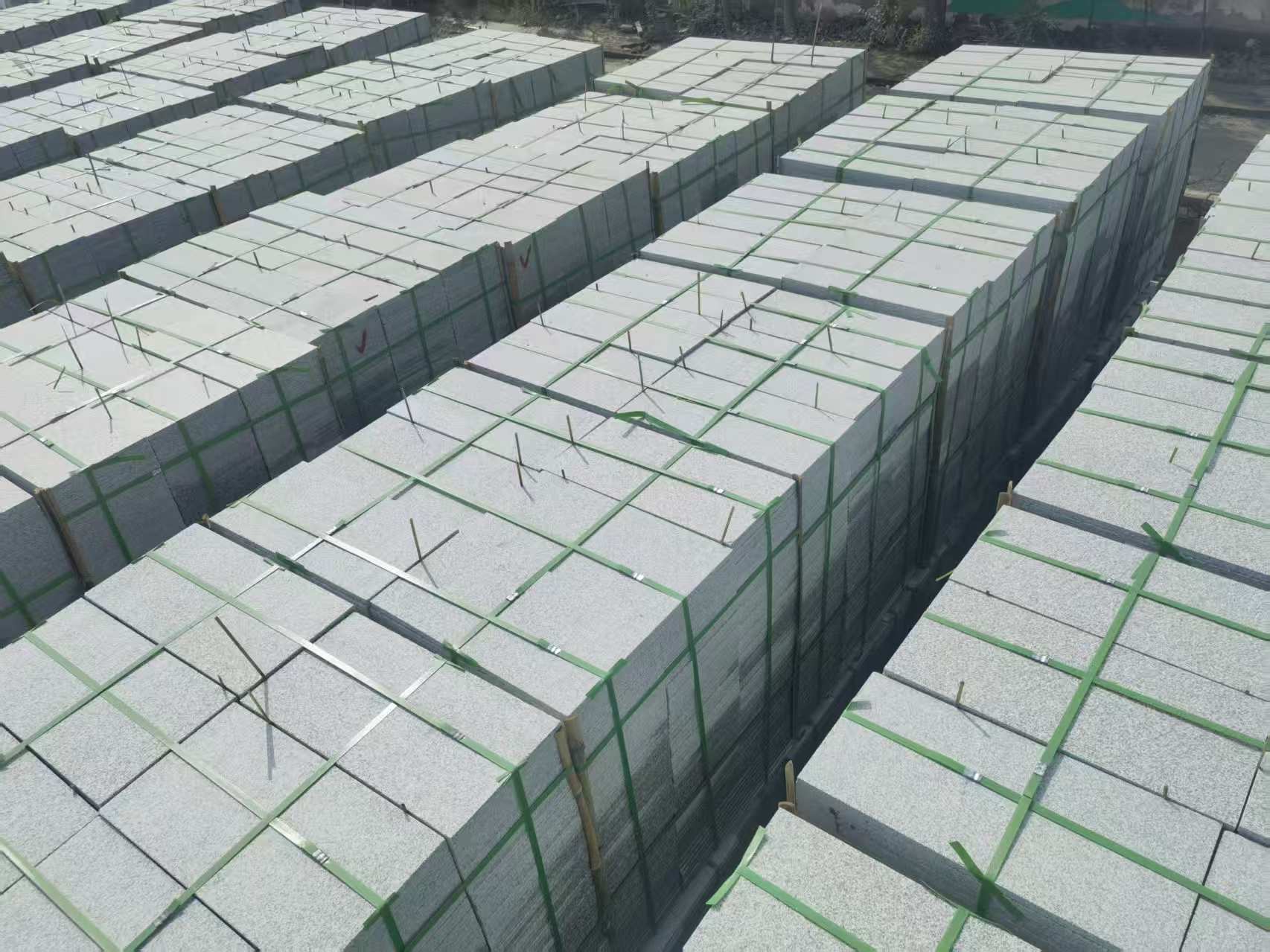 海口 芝麻白1.8公分火烧300*600地铺，清仓大甩卖