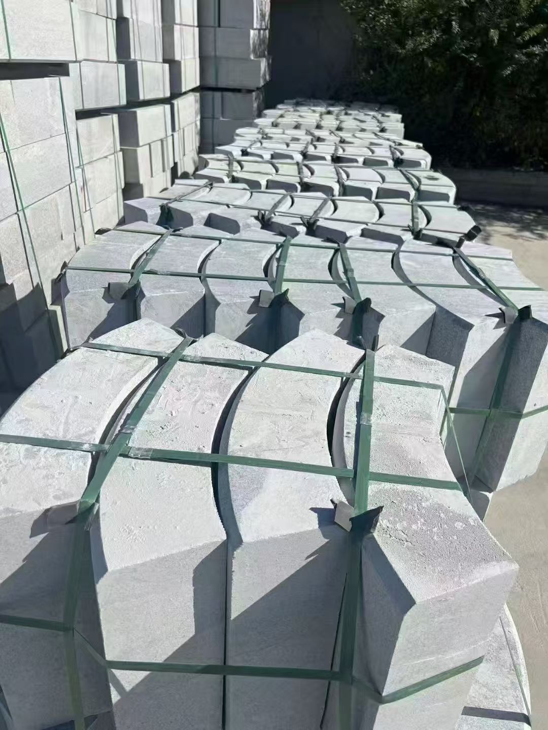 海口 芝麻灰弧形路沿石