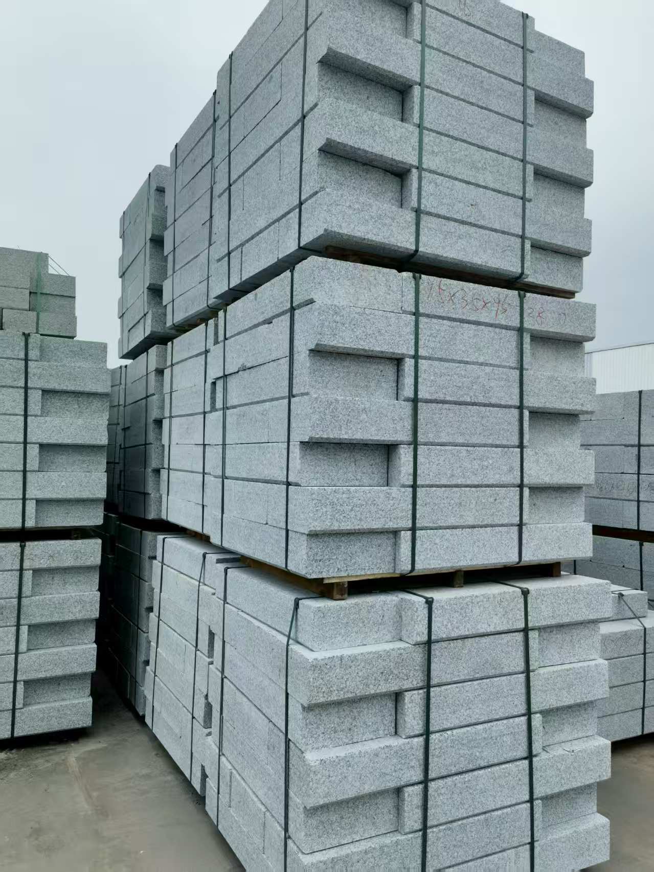 海口 路沿石，板板正正的路沿石