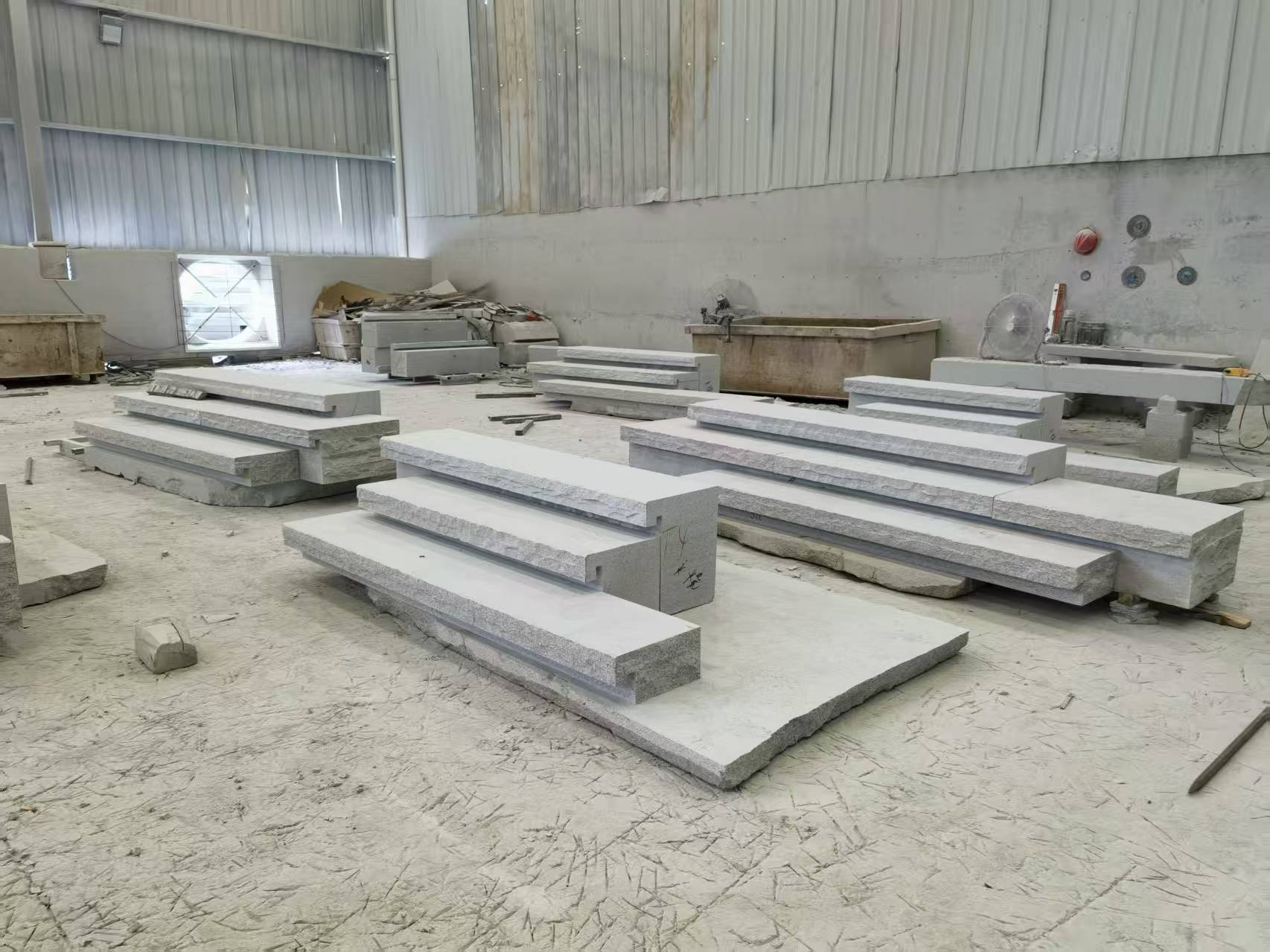 海口 整石台阶（大面火烧+侧面自然面），出货前厂内拼装