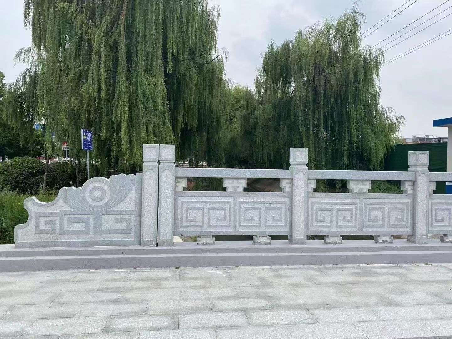 海口 芝麻灰桥栏杆、河道栏杆安装效果